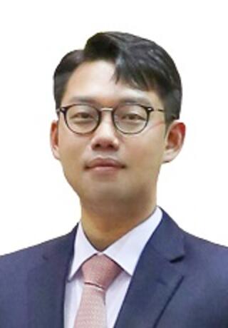 Headshot of Changhyun Kwak