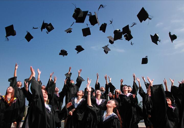 Graduation Photo. Credit: pixabay